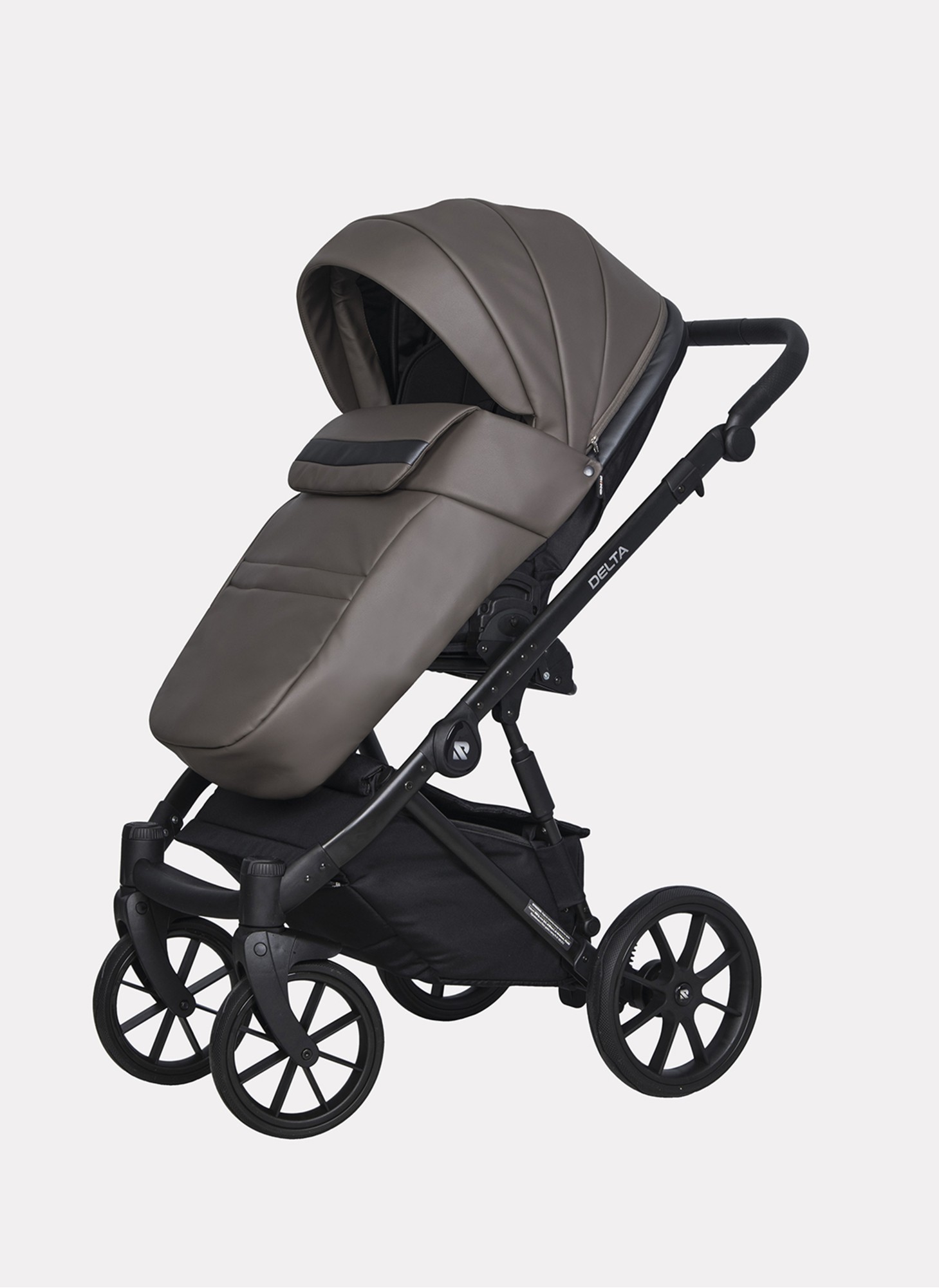 Детская коляска 2 в 1 Riko Basic Delta Ecco из экокожи, с поворотными передними колесами | Реверсивный прогулочный блок | Колеса из вспененной резины | Цвет - коричневый