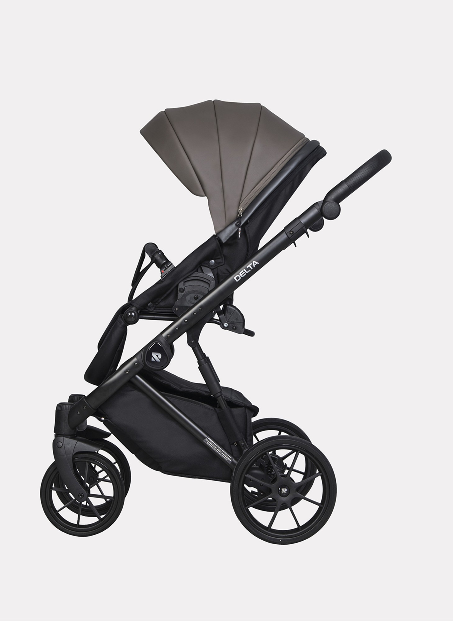 Детская коляска 2 в 1 Riko Basic Delta Ecco из экокожи, с поворотными передними колесами | Реверсивный прогулочный блок | Колеса из вспененной резины | Цвет - коричневый