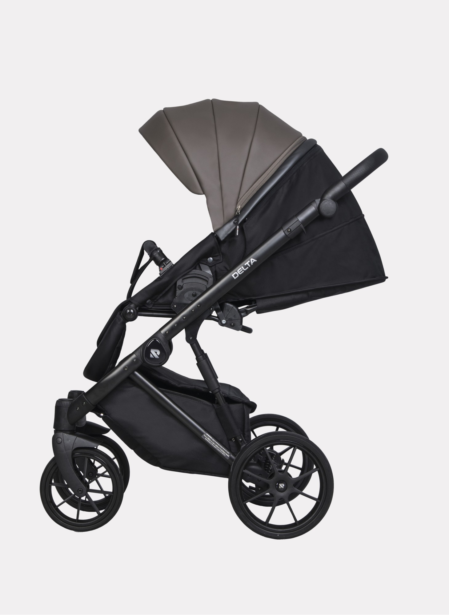 Детская коляска 2 в 1 Riko Basic Delta Ecco из экокожи, с поворотными передними колесами | Реверсивный прогулочный блок | Колеса из вспененной резины | Цвет - коричневый