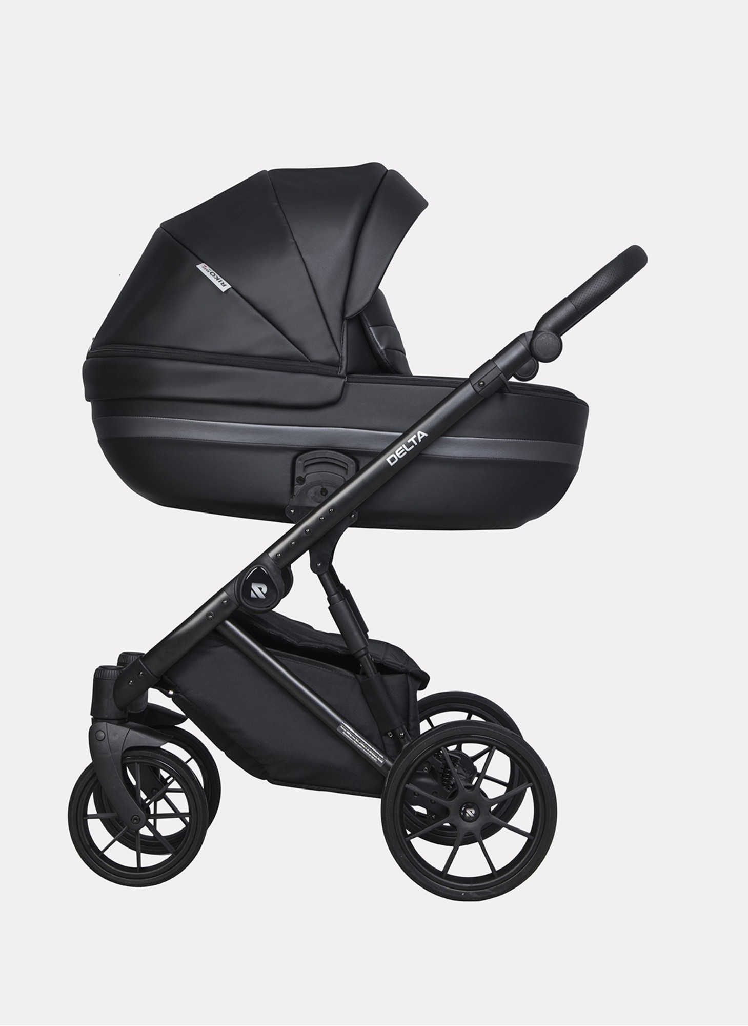Детская коляска 2 в 1 Riko Basic Delta Ecco из экокожи, с поворотными передними колесами | Реверсивный прогулочный блок | Колеса из вспененной резины | Цвет - черный