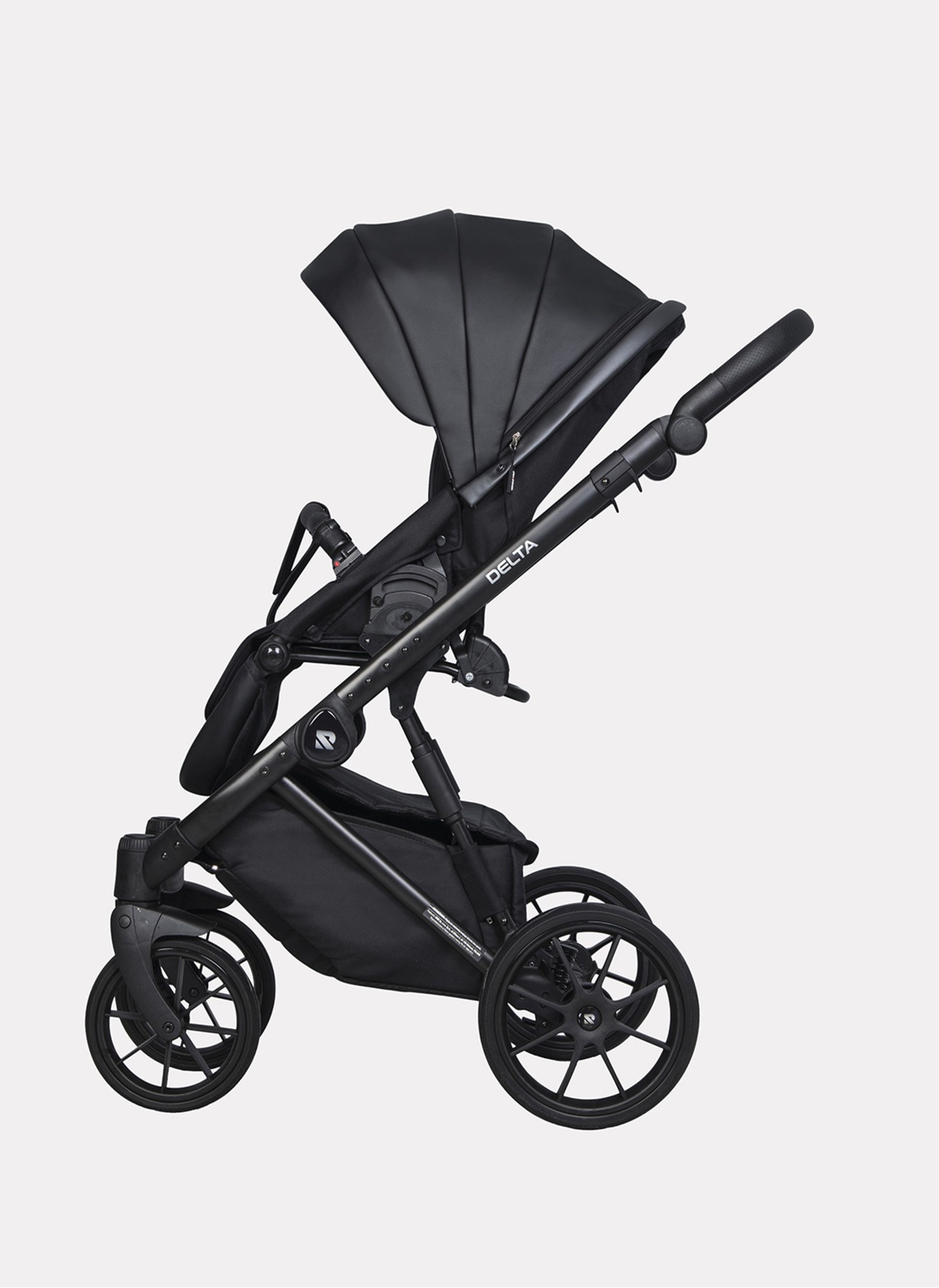 Детская коляска 2 в 1 Riko Basic Delta Ecco из экокожи, с поворотными передними колесами | Реверсивный прогулочный блок | Колеса из вспененной резины | Цвет - черный