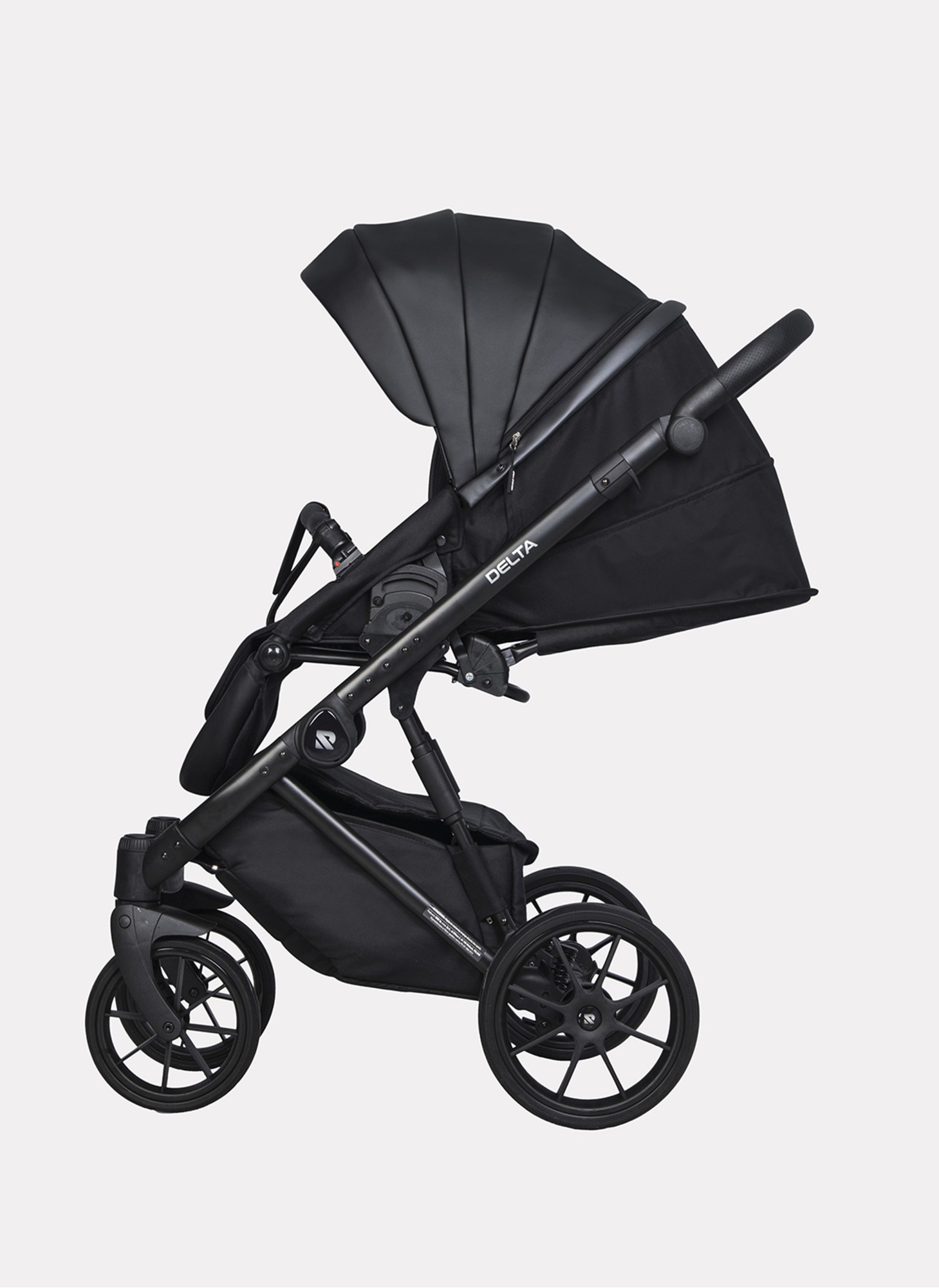 Детская коляска 2 в 1 Riko Basic Delta Ecco из экокожи, с поворотными передними колесами | Реверсивный прогулочный блок | Колеса из вспененной резины | Цвет - черный