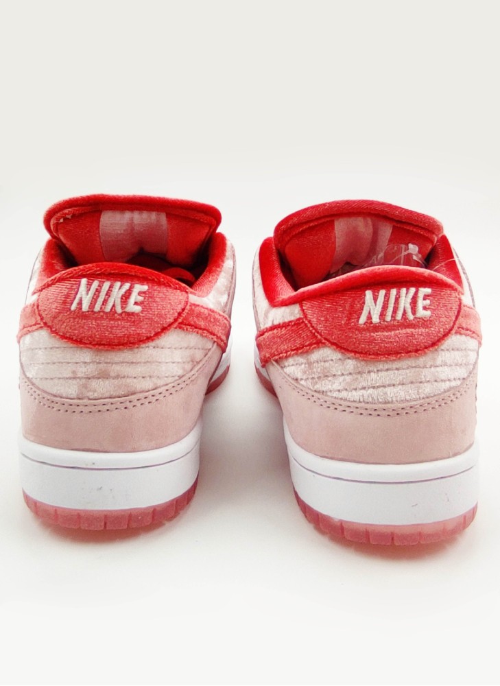 Кроссовки NIKE Strangelove X Dunk Low SB Valentine'S Day Special Box