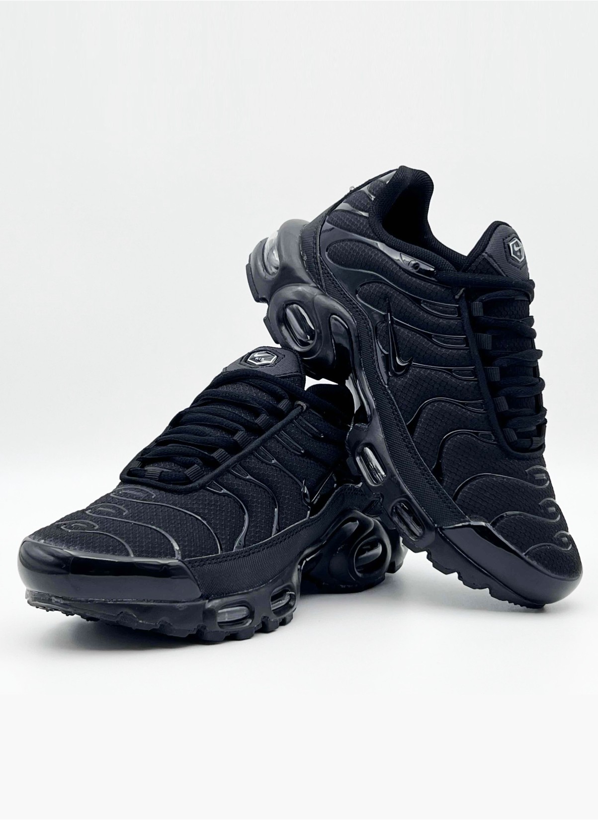 Nike Air Max Plus GS Triple Black - купить кроссовки выгодно в магазине  Silver Hands